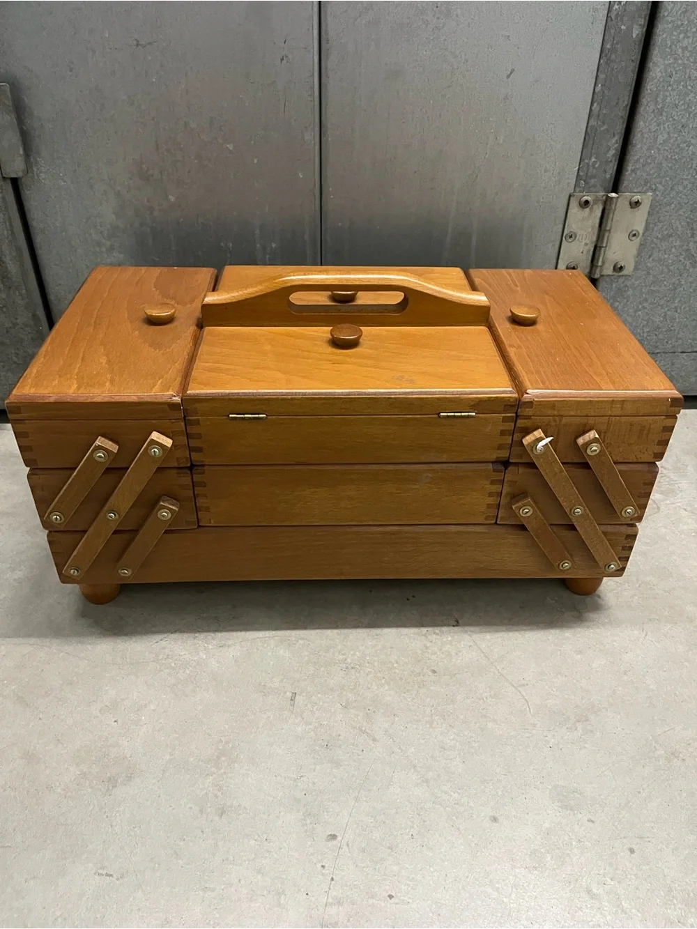 Vintage Wood Accordion Sewing Box 3 Tier Cantilever Dovetail Footed 17